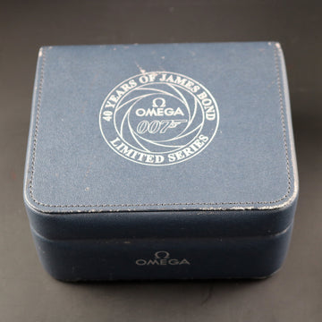 Omega box 40 Years of James Bond – Limited Edition – 2010 – Card Holder –booklet – Tag – outer box