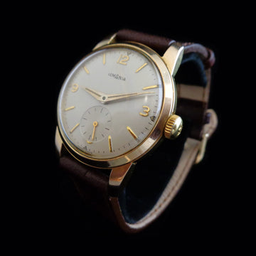 Lemania 32mm in gold and stainless steel from the 1950’s with caliber 3000
