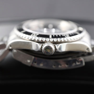 Rolex Oyster Perpetual Date Submariner 16610 with caliber 3135 from 1993 – Full Set