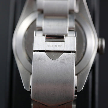 Tudor Heritage Black Ref 79220R Bay in SS caliber 2824 – Full Set