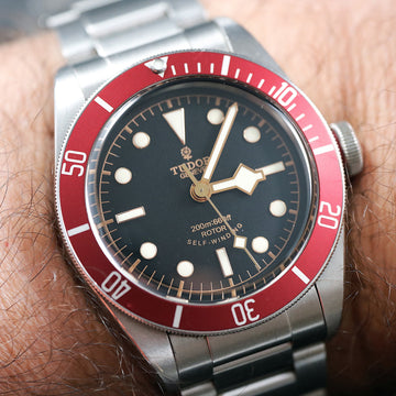 Tudor Heritage Black Ref 79220R Bay in SS caliber 2824 – Full Set