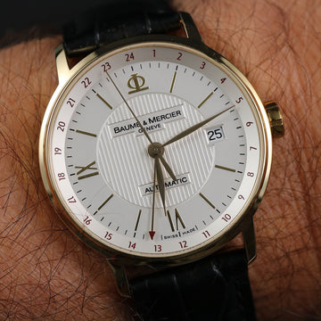 Baume & Mercier Classima Executive GMT – Ref 65628 – 18K YG – Cal BM 11893-2 – 38.50mm