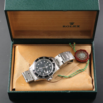Rolex Oyster Perpetual Date Submariner 16610 with caliber 3135 from 1993 – Full Set