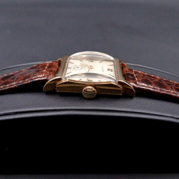 Longines in 14K yellow gold with dome crystal and caliber 9L from 1949
