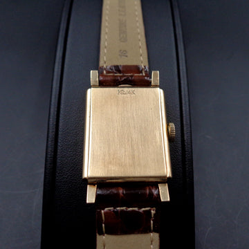 Longines in 14K yellow gold with dome crystal and caliber 9L from 1949