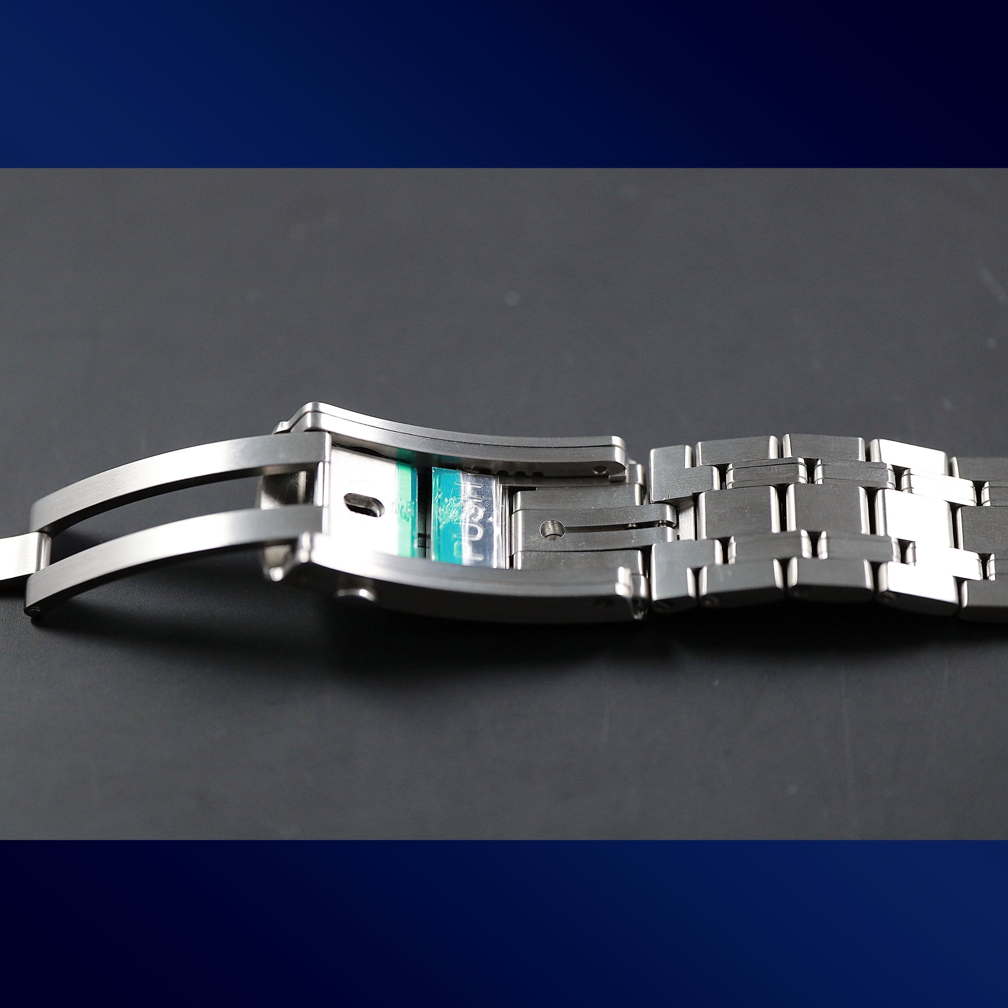 Omega Seamaster bracelet with reference STZ001169 – STZ010108