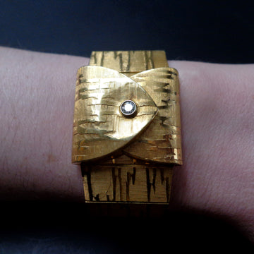 Beautiful Omega Secret watch in 18K solid yellow gold from 1960 with manual wind movement